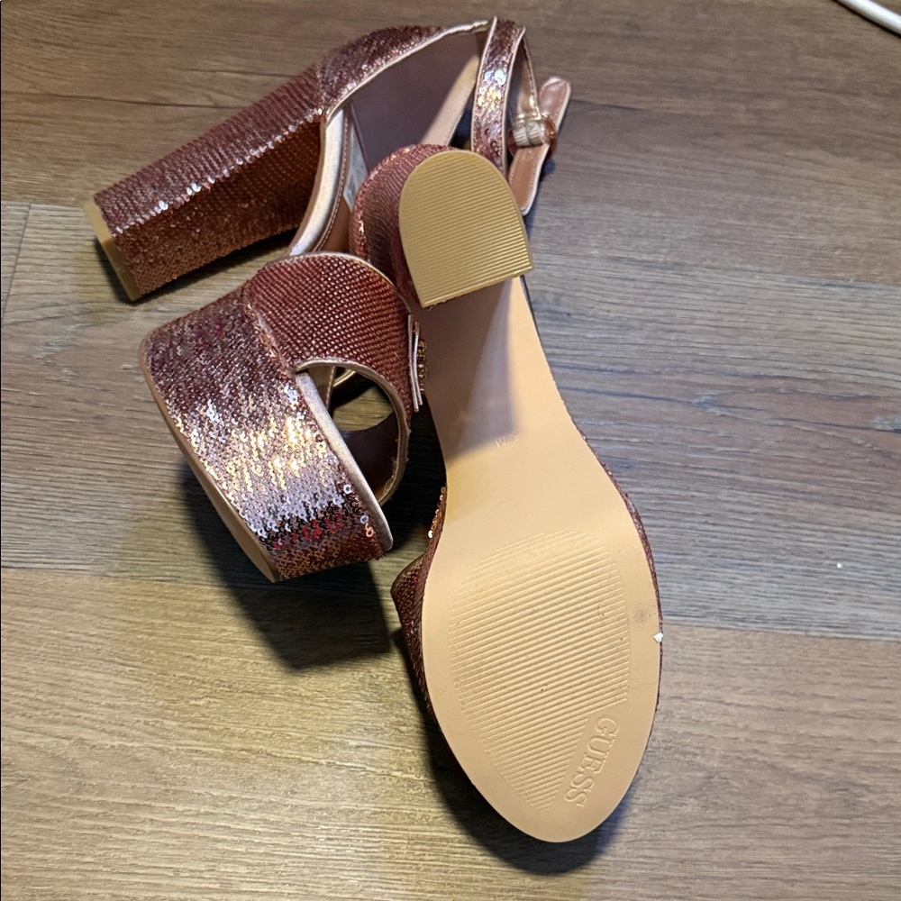 Guess Women's Metallic Rose Heels - Picture 14 of 15